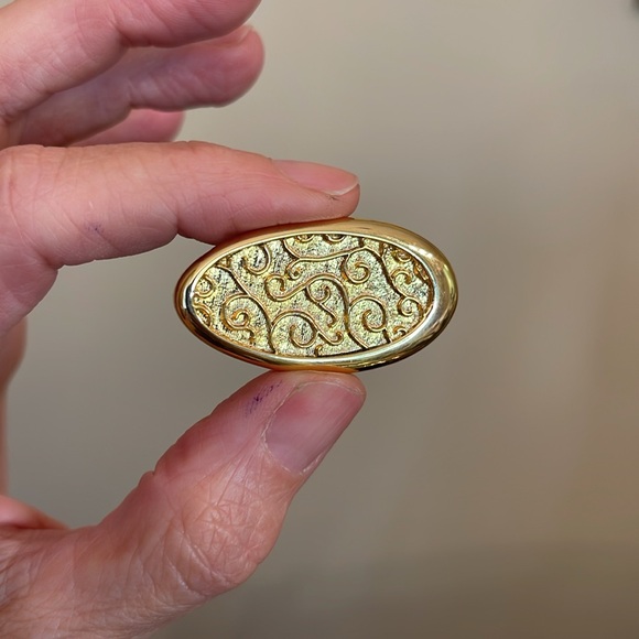 Vintage Gold-tone Oval Filigree Pin - Picture 10 of 15